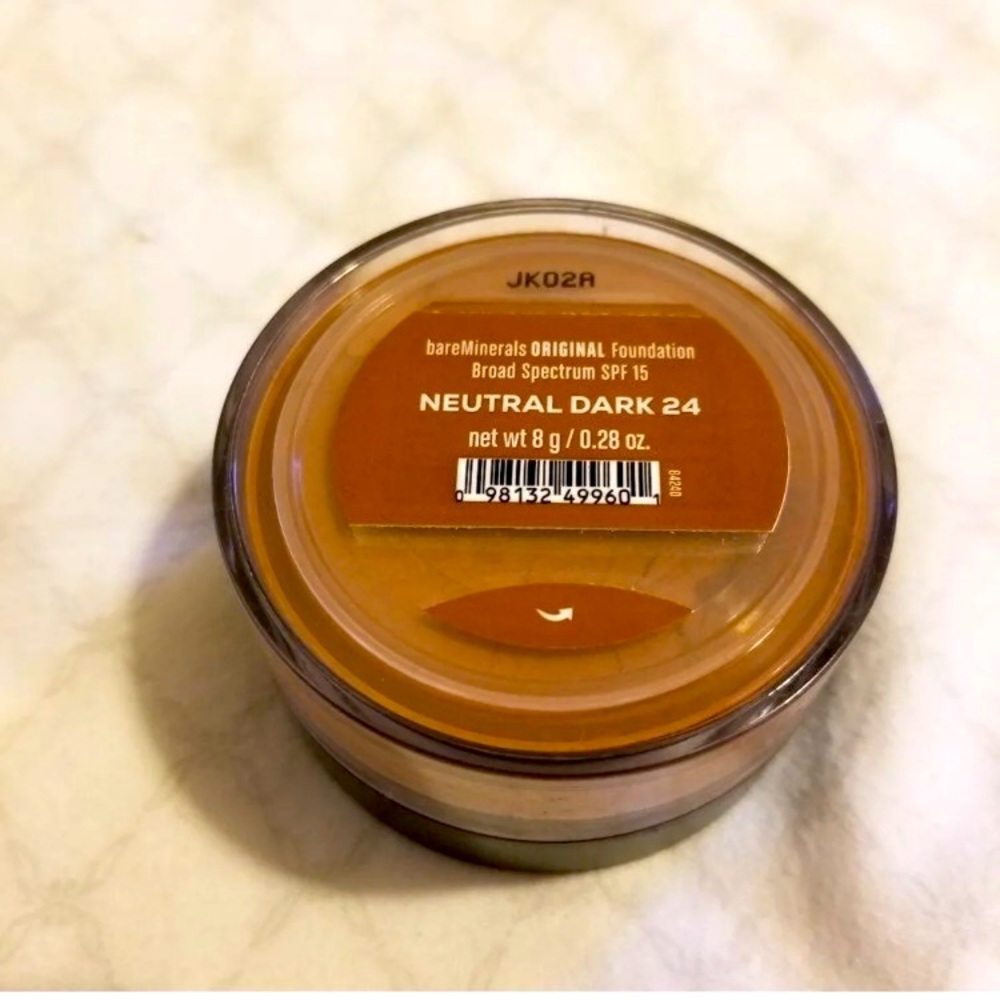 bareMinerals Face Powder in Neutral Dark